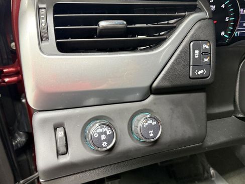 Used 2018 Chevrolet Suburban Premier AWD/4WD image 12