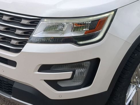 Used 2017 Ford Explorer XLT w/ XLT Technology Feature Bundle AWD/4WD image 11