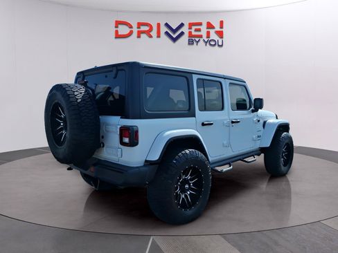 Used 2021 Jeep Wrangler Unlimited Sahara w/ Uconnect 4C Nav & Sound Group AWD/4WD image 5