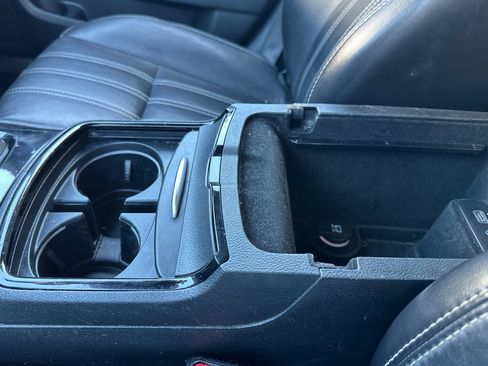 Used 2018 Chrysler 300 S RWD image 31