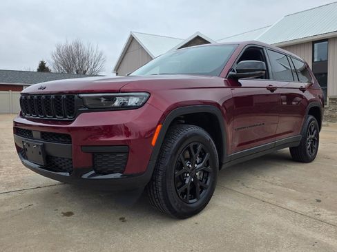 Used 2024 Jeep Grand Cherokee L Altitude image 2