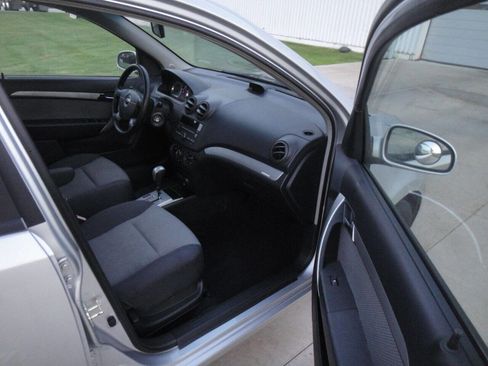 Used 2011 Chevrolet Aveo5 LT w/ Power and Convenience Package image 10