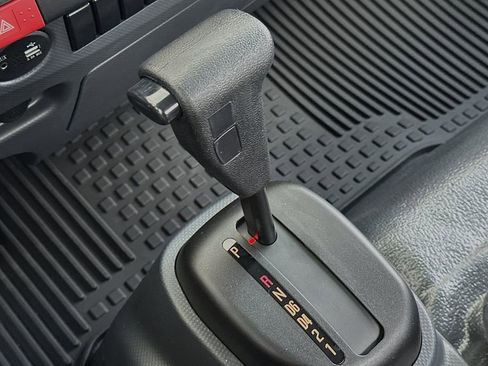Used 2024 Isuzu NPR RWD image 15
