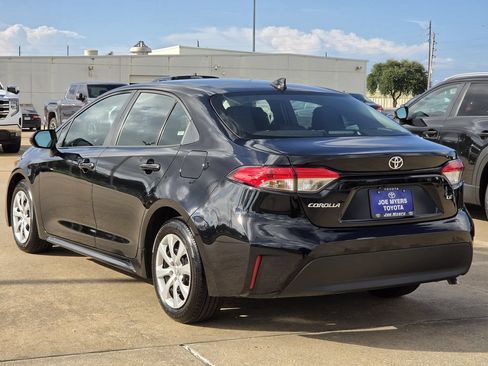 Used 2026 Toyota Corolla LE FWD image 7