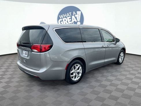 Used 2018 Chrysler Pacifica Touring Plus w/ Tire & Wheel Group FWD image 6