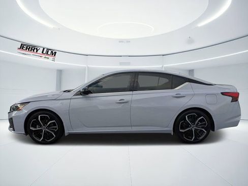 Used 2024 Nissan Altima 2.5 SR w/ SR Premium Package FWD image 6