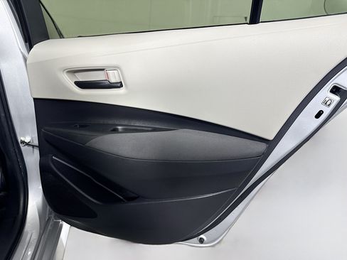 Used 2022 Toyota Corolla LE w/ LE Convenience Package FWD image 28