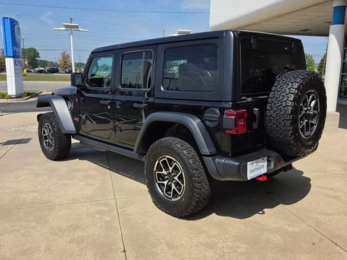 Used 2026 Jeep Wrangler Unlimited Rubicon AWD/4WD image 3