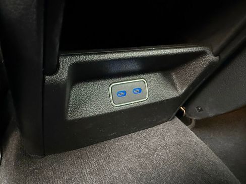 Used 2025 Mercedes-Benz GLE 450 4MATIC image 12