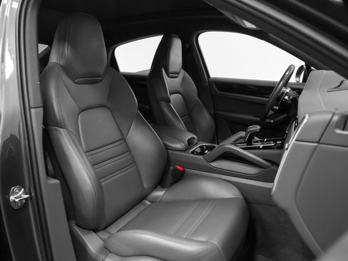 Certified 2022 Porsche Cayenne Coupe AWD/4WD image 19
