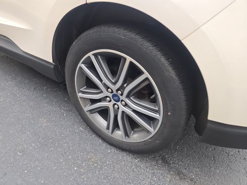 Certified 2019 Ford Edge Titanium w/ Cold Weather Package AWD/4WD image 8