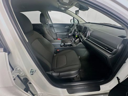 Used 2024 Kia Sportage LX image 30