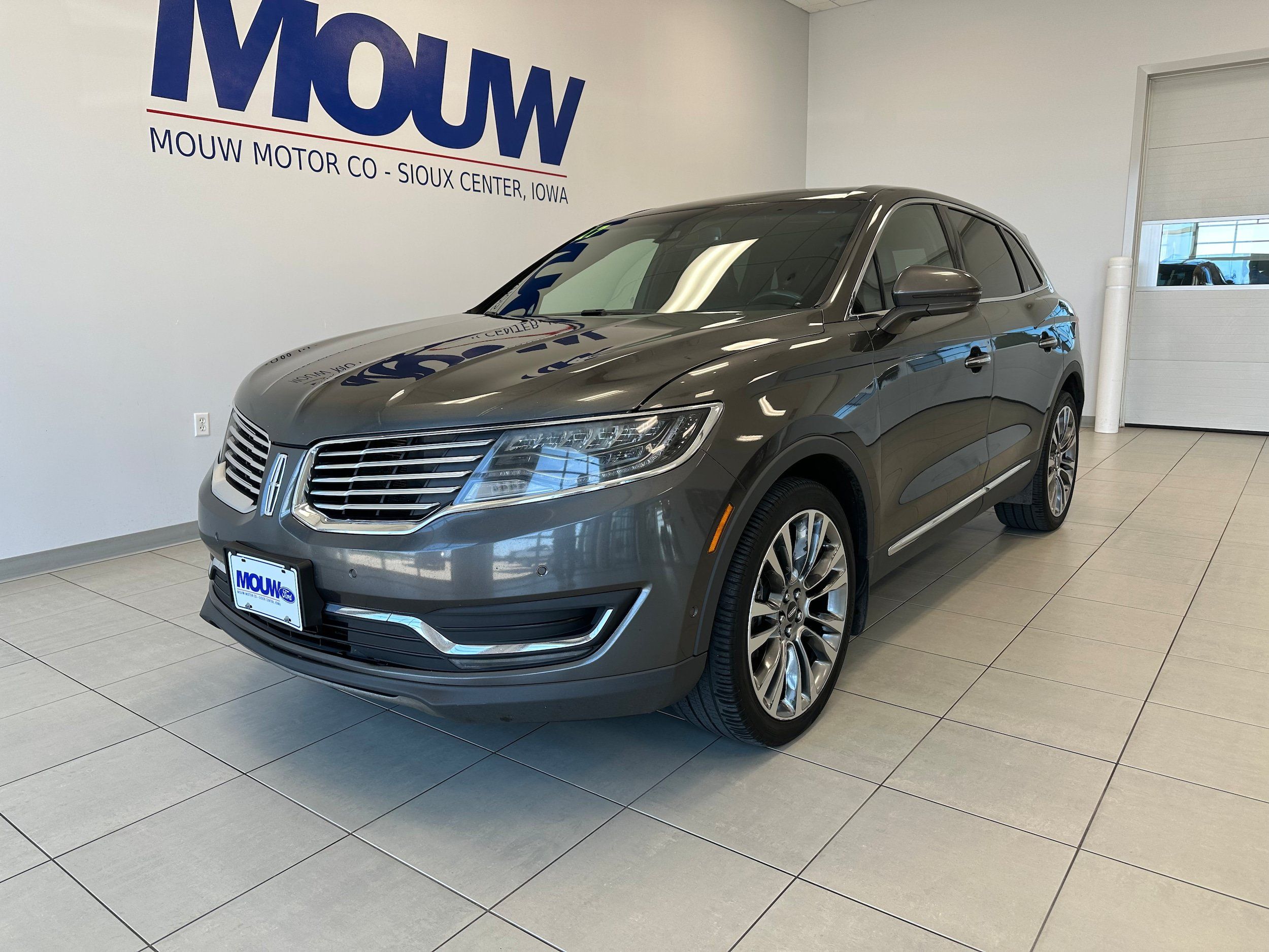 Used 2017 Lincoln MKX Reserve w/ Luxury Package AWD/4WD image 2