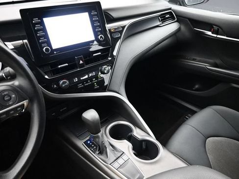 Used 2022 Toyota Camry LE FWD image 8