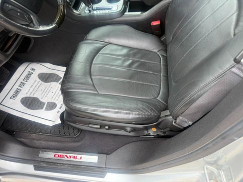Used 2011 GMC Acadia Denali image 11