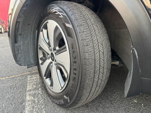 Used 2019 Kia Niro LX image 19