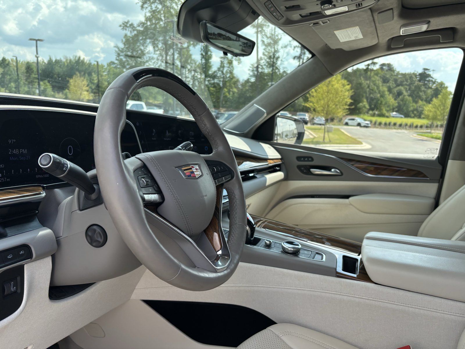 Used 2024 Cadillac Escalade Sport Platinum w/ LPO, ONYX Package AWD/4WD image 16