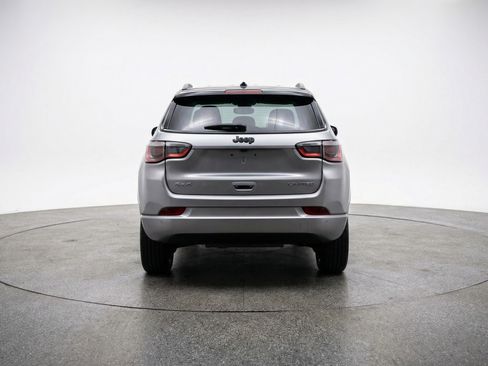 Used 2025 Jeep Compass Limited image 7