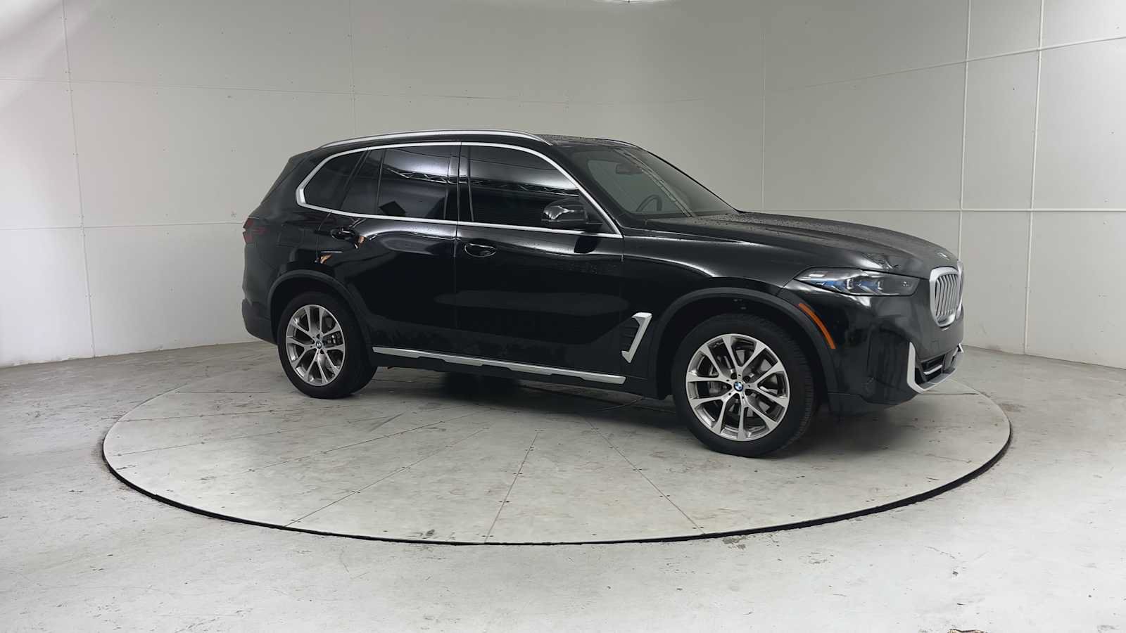 Used 2024 BMW X5 xDrive40i w/ Premium Package AWD/4WD image 8