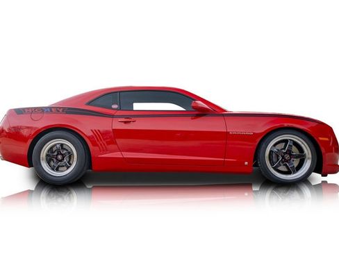 Used 2010 Chevrolet Camaro SS image 2
