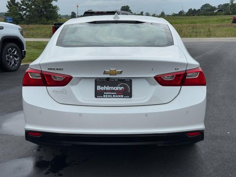 Used 2018 Chevrolet Malibu LT w/ Leather Package FWD image 5