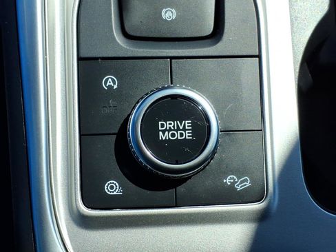 Used 2024 Ford Explorer XLT w/ Equipment Group 202A AWD/4WD image 22