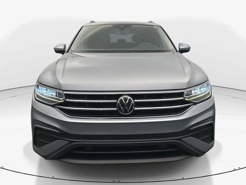 Used 2022 Volkswagen Tiguan SE w/ Panoramic Sunroof Package image 4