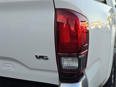 Used 2018 Toyota Tacoma SR5 image 10