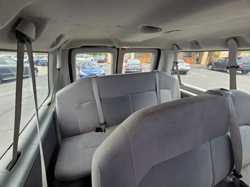 Used 2014 Ford E-350 and Econoline 350 XLT RWD image 18