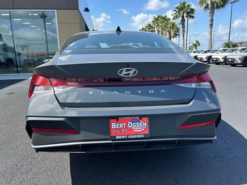 New 2026 Hyundai Elantra SE FWD image 6