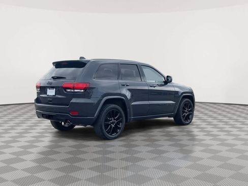 Used 2017 Jeep Grand Cherokee Altitude image 8