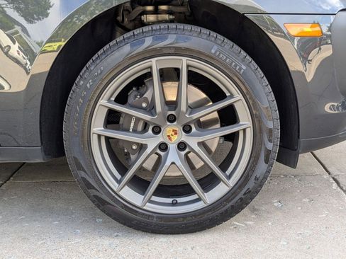 Certified 2025 Porsche Macan image 28