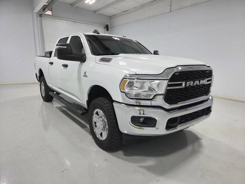 Used 2024 RAM 2500 Tradesman w/ Chrome Appearance Group AWD/4WD image 4