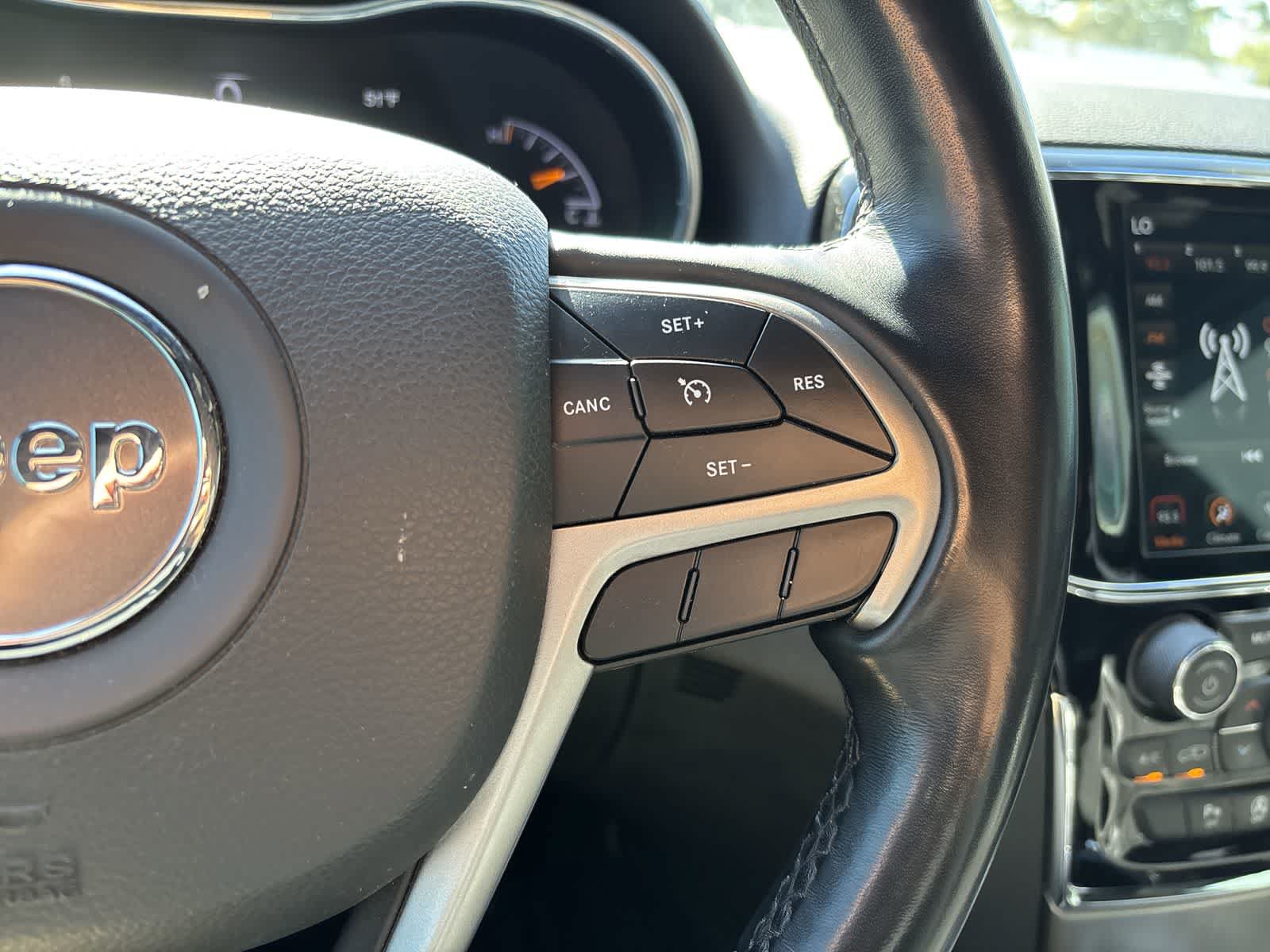 Used 2022 Jeep Grand Cherokee Laredo X AWD/4WD image 12