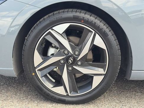 Used 2023 Hyundai Elantra Limited w/ Preferred Accessory Package FWD image 9
