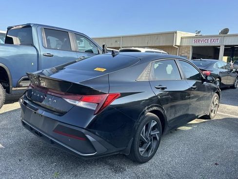 Used 2025 Hyundai Elantra Sport FWD image 11