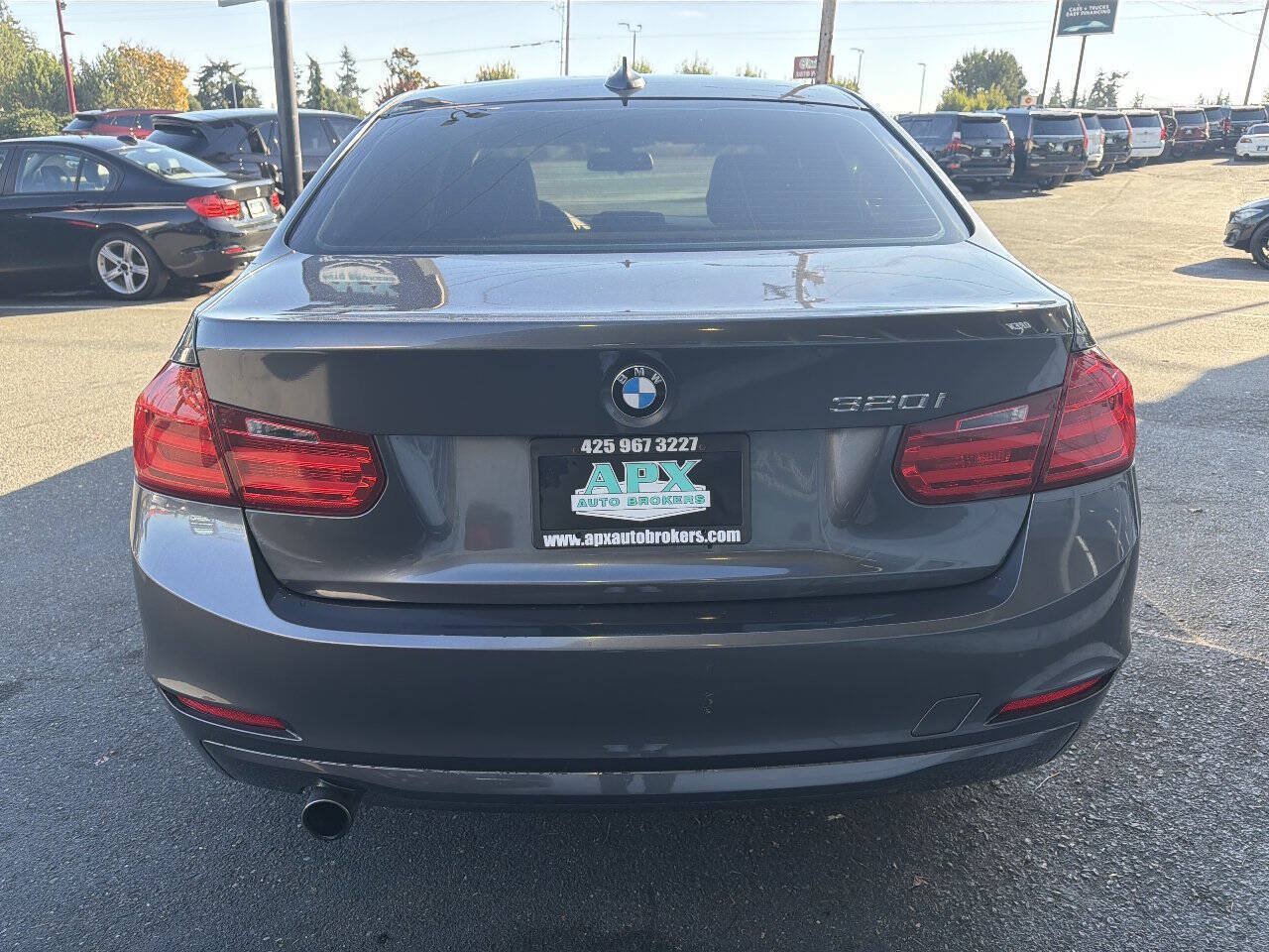 Used 2014 BMW 320i Sedan RWD image 5