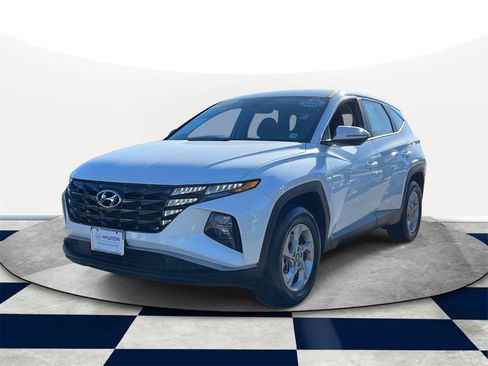 Certified 2022 Hyundai Tucson SE image 2