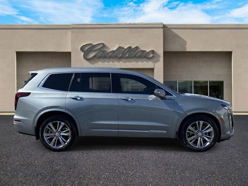 Used 2023 Cadillac XT6 Premium Luxury w/ Technology Package FWD image 2