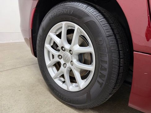 Used 2017 Chrysler Pacifica Touring image 13