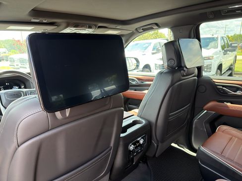 Used 2023 GMC Yukon XL Denali Ultimate AWD/4WD image 32