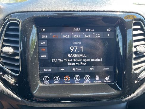 Used 2019 Jeep Compass Limited AWD/4WD image 16