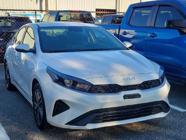Used 2024 Kia Forte LXS w/ LXS Technology Package FWD image 2