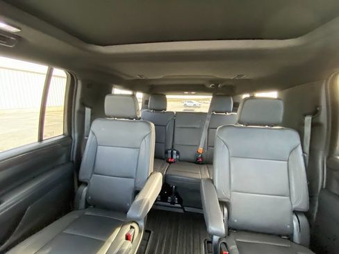 Used 2023 Chevrolet Suburban Z71 w/ Z71 Off-Road Package image 13