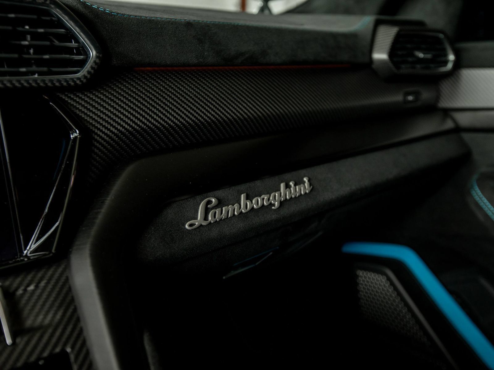 Used 2023 Lamborghini Urus Performante AWD/4WD image 39