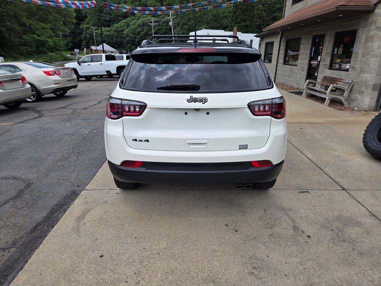 Used 2021 Jeep Compass Latitude w/ Sun and Sound Group AWD/4WD image 6