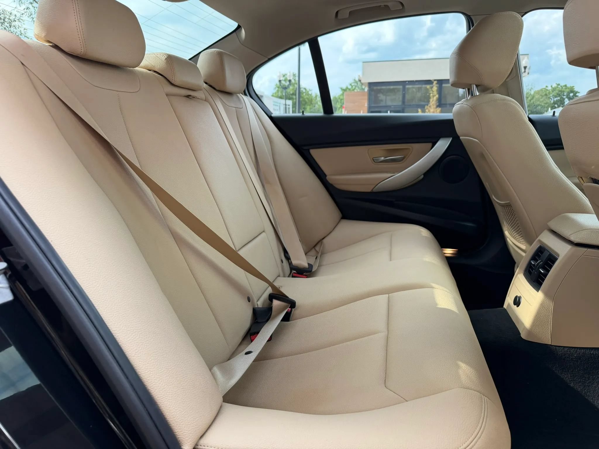 Used 2018 BMW 320i xDrive Sedan AWD/4WD image 14