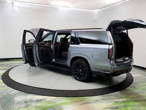 Used 2022 Cadillac Escalade ESV Sport Platinum w/ LPO, ONYX Package AWD/4WD image 12
