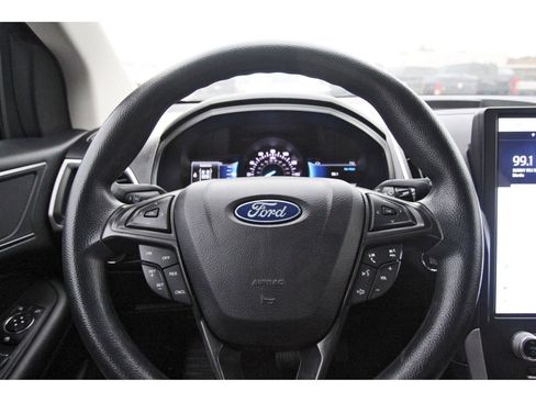 Used 2022 Ford Edge SE image 16