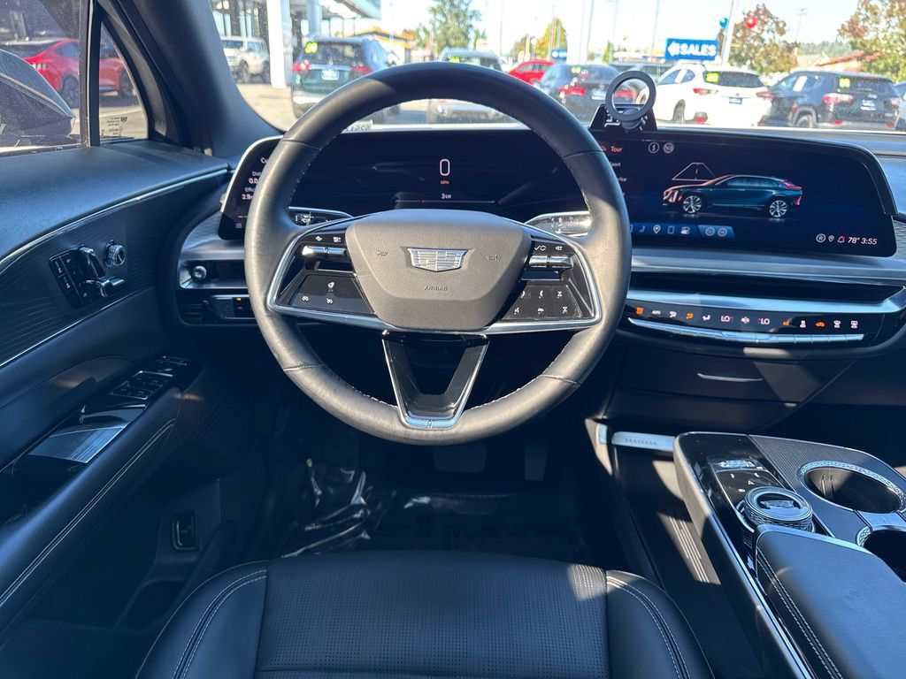 Used 2024 Cadillac Lyriq Luxury RWD image 16
